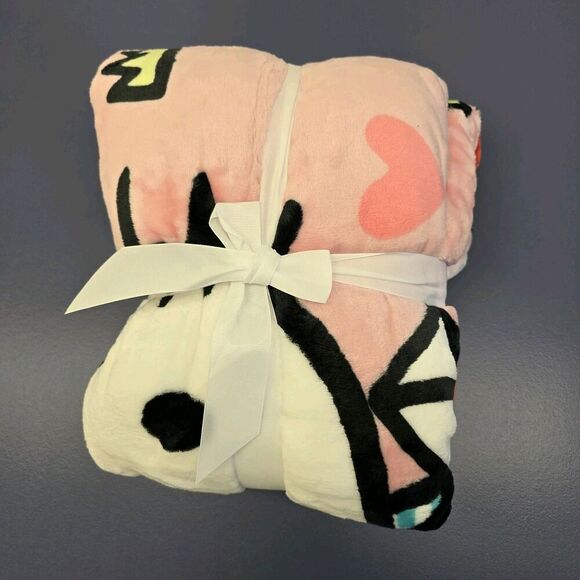 Hello Kitty NWT 60in × 70in (152cm ×178cm) Throw Blanket - Picture 6 of 7